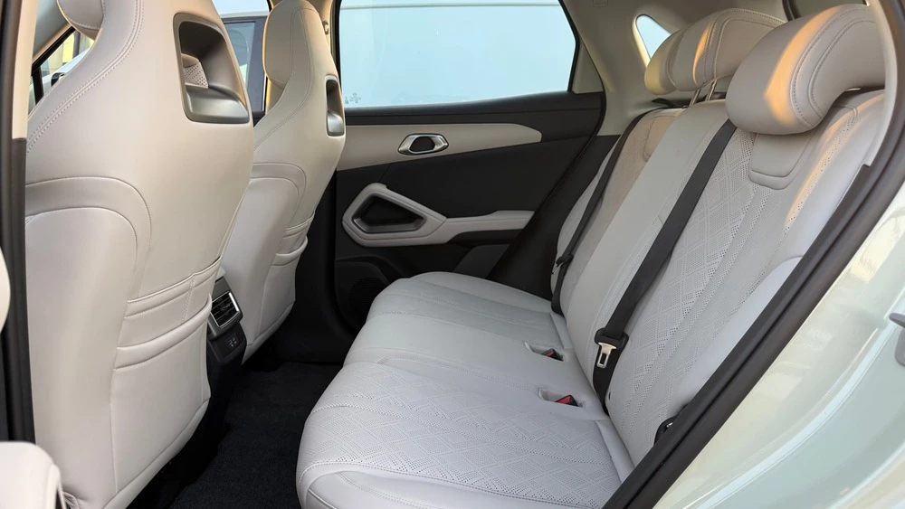 BYD Yuan салон интерьер второй ряд сиденья