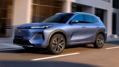 В России Geely представила первый гибридный кроссовер, раскрыв его оснащение и характеристики.