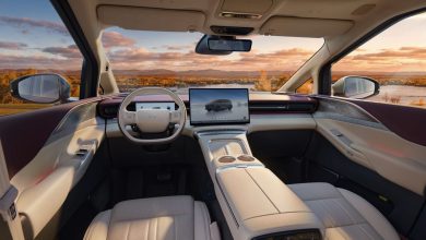 В Китае Xpeng показала шикарный интерьер нового минивэна X9 EREV с креслами-капитанами и "авиационными" лампами. В Китае Xpeng показала шикарный интерьер нового минивэна X9 EREV с креслами-капитанами и "авиационными" лампами.