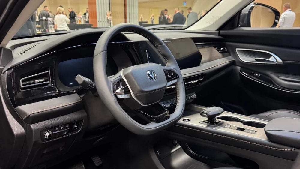 changan cs75 pro кроссовер салон черный