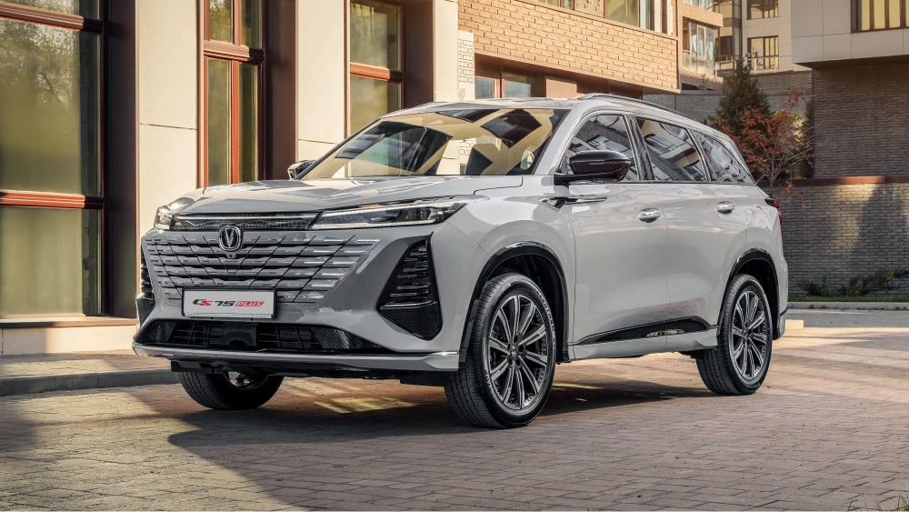 changan cs75 plus третье поколение сбоку спереди серый кроссовер