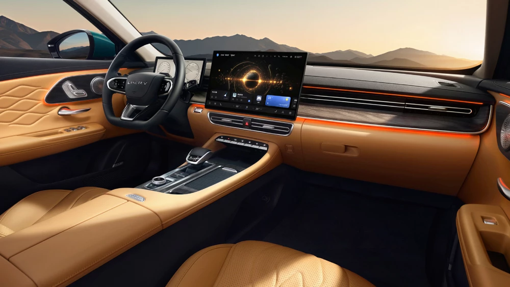 Chery Arrizo 8 Pro с более мощным 2-литровым мотором салон интерьер