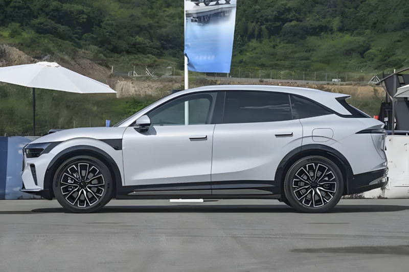 В Китае представлен Zeekr 7X 2026 года с 900В архитектурой и разгоном до 100 км/ч за 2,98 сек.