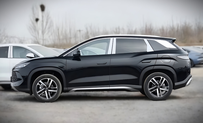 В Китае обновленный BYD Song L DM-i 2026 года увеличит запас хода на электротяге до 200 км, запуск намечен на конец октября.