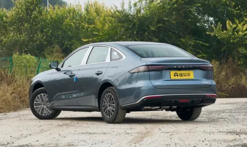 В Китае представили Geely Galaxy Starshine 6Авто достигающим 1700 км запаса хода по цене от 10300 долларов