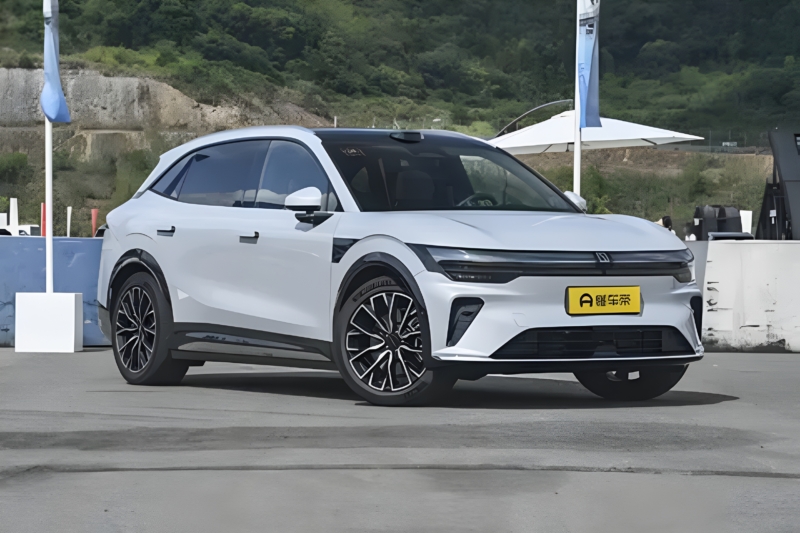 В Китае представлен Zeekr 7X 2026 года с 900В архитектурой и разгоном до 100 км/ч за 2,98 сек.