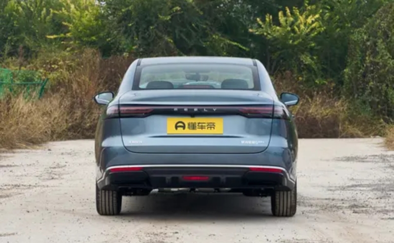 В Китае представили Geely Galaxy Starshine 6Авто достигающим 1700 км запаса хода по цене от 10300 долларов