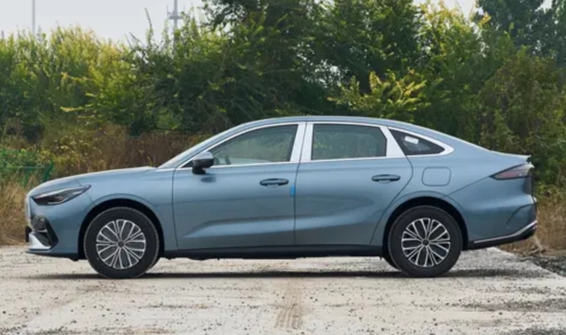 В Китае представили Geely Galaxy Starshine 6Авто достигающим 1700 км запаса хода по цене от 10300 долларов