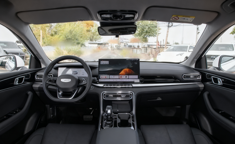 В Китае предпродажа нового Geely Emgrand с двигателем 1.5T, мощностью 178 л.с., начнется 5 ноября.