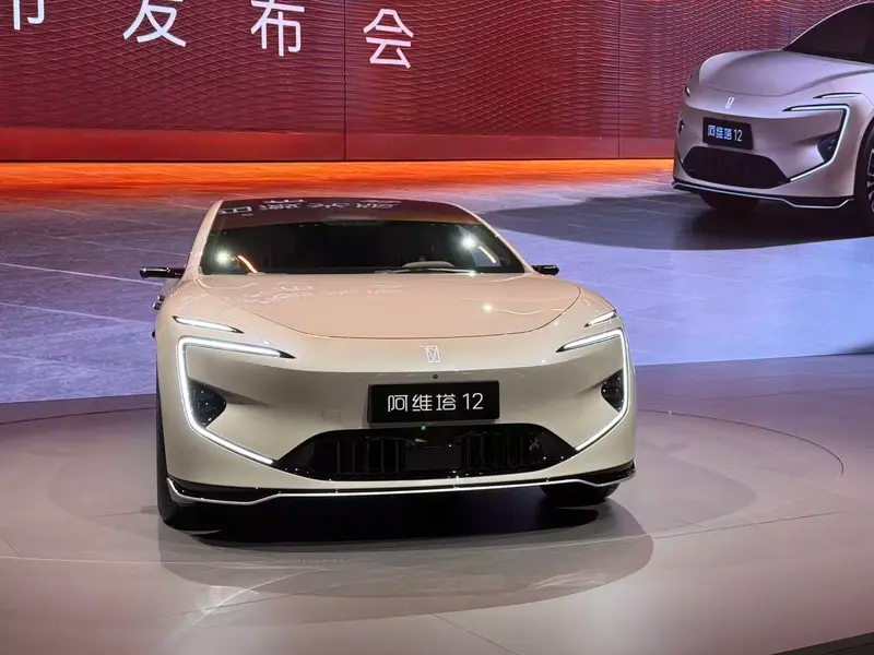 В Китае представлена четырёхлидарная версия Avatr 12 от CATL, Huawei и Changan по цене от 37 800 долларов.