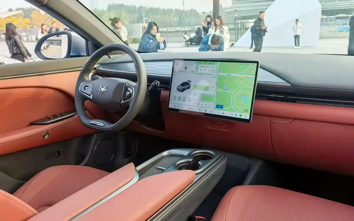 В Китае представлена новая модель Arcfox Alpha T5 с увеличенным запасом хода и собственной системой ADS.