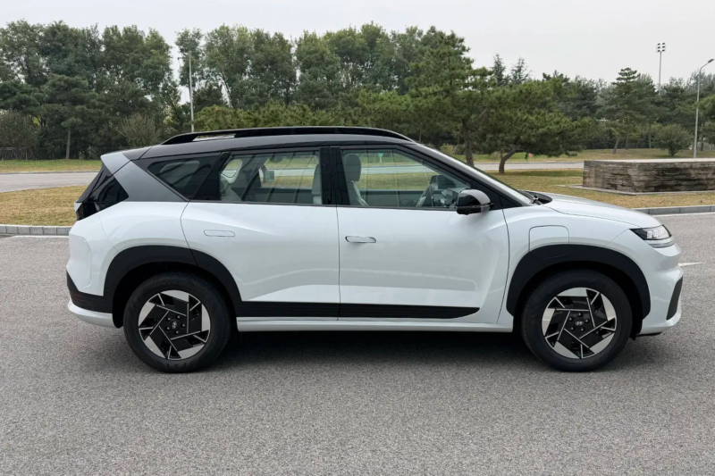 В Китае Beijing Hyundai представил новый электрокроссовер Hyundai EO, стартовая цена от 16 800 долларов США.