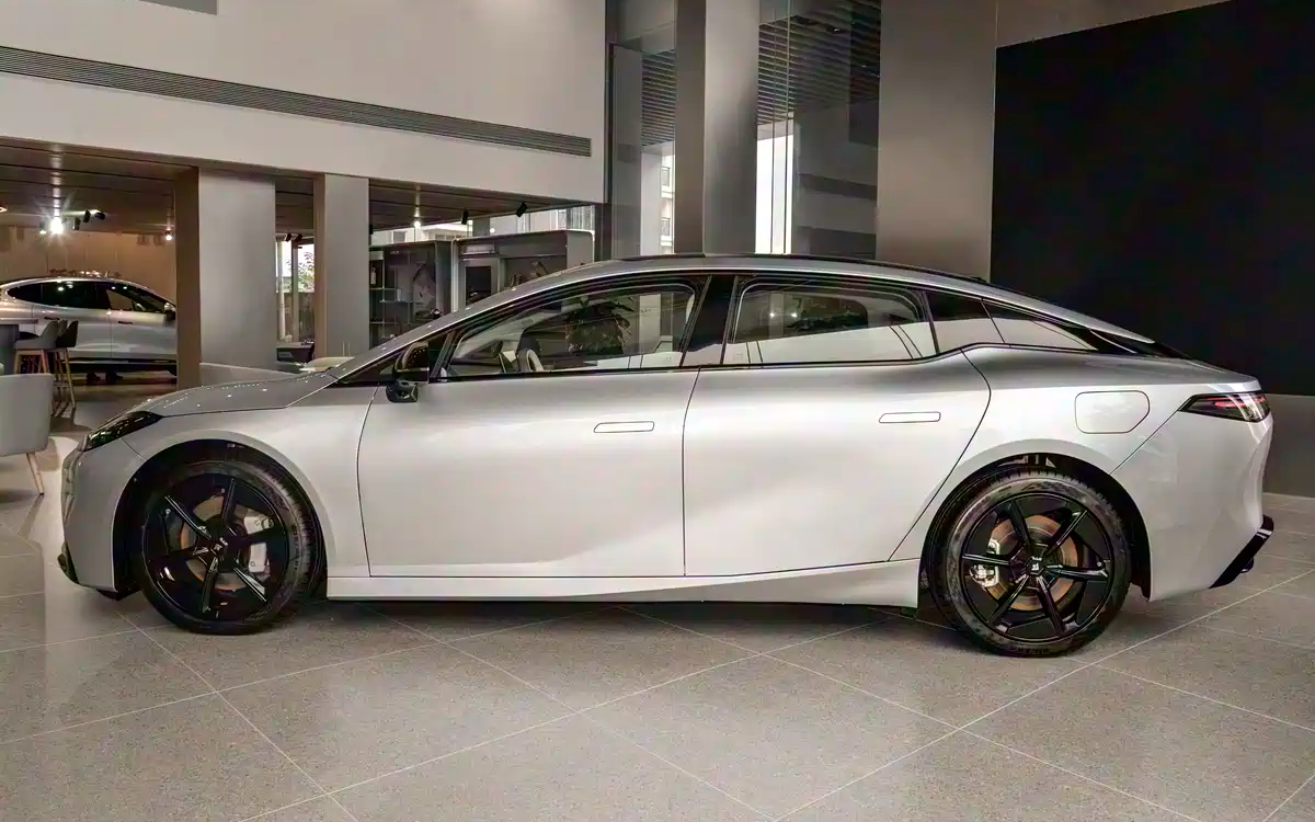 В Китае GAC презентовал новый электрокупе Hyptec GT Lite по цене от 21 500 долларов.