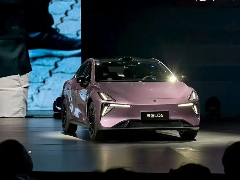 В Китае начались предпродажи Deepal L06 с первым в мире 3-нм авточипом для мультимедиа по цене менее 20 000 долларов.