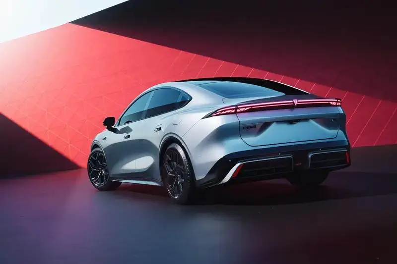 В Китае начались предпродажи Deepal L06 с первым в мире 3-нм авточипом для мультимедиа по цене менее 20 000 долларов.