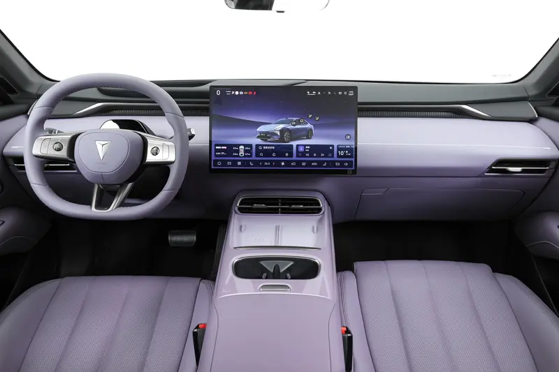 В Китае начались предпродажи Deepal L06 с первым в мире 3-нм авточипом для мультимедиа по цене менее 20 000 долларов.