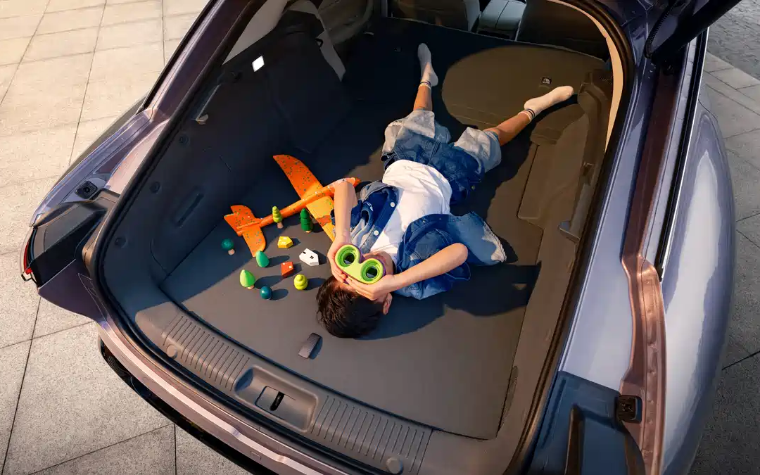 В Китае представлен 2026 Xinghai S7 от Dongfeng Forthing с ультрабыстрой зарядкой 800V.