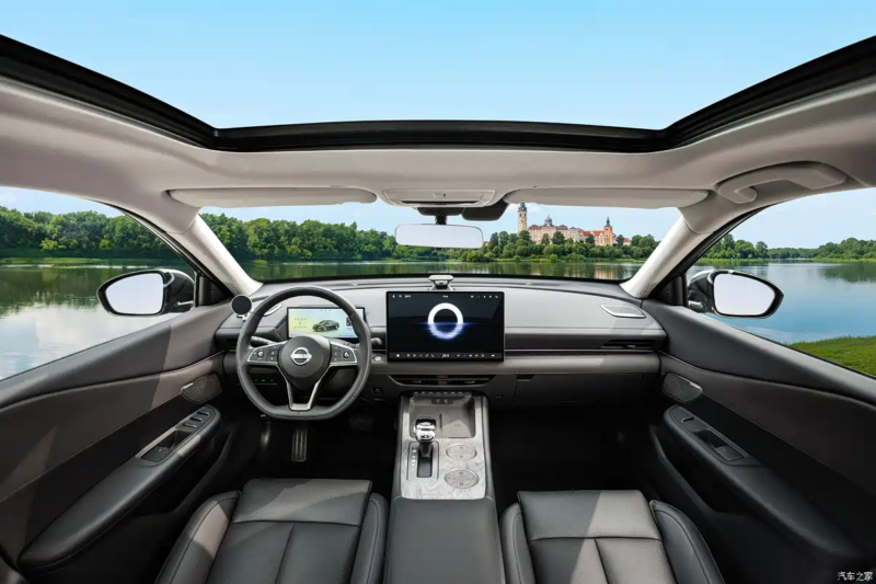 В Китае представлен первый в мире автомобиль Dongfeng Nissan Teana с интеллектуальным кокпитом Huawei.