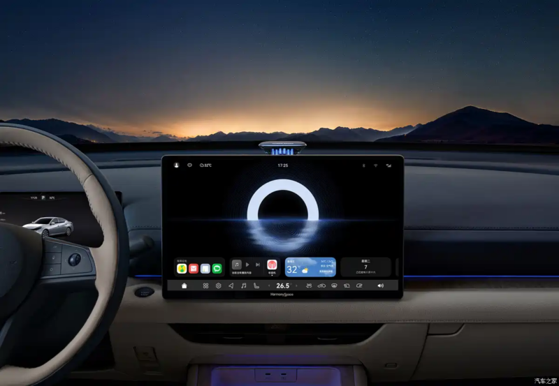 В Китае представлен первый в мире автомобиль Dongfeng Nissan Teana с интеллектуальным кокпитом Huawei.