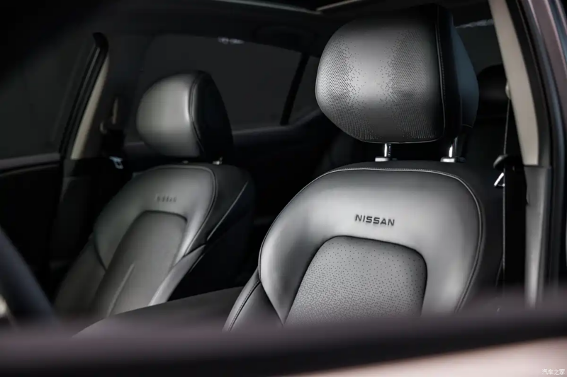 В Китае представлен первый в мире автомобиль Dongfeng Nissan Teana с интеллектуальным кокпитом Huawei.