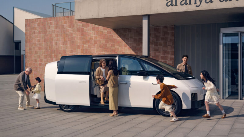 В Китае Li Auto отзывает более 11 000 электромобилей Mega 2024 из-за потенциального риска теплового разгона батареи.