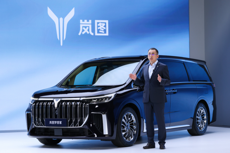 В Китае компания Voyah Auto, принадлежащая Dongfeng, подала заявку на IPO в Гонконге и сообщила о приближении к прибыльности.