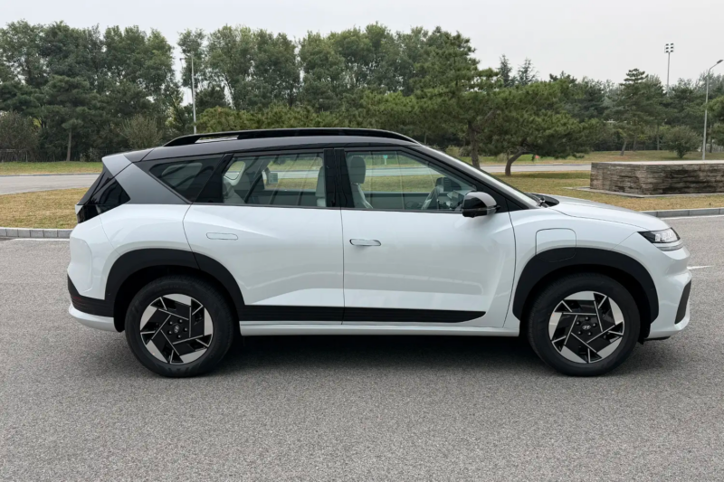 Старт предзаказа электромобиля Beijing Hyundai Elexio EO с запасом хода 722 км по цене от 18 200 USD.
