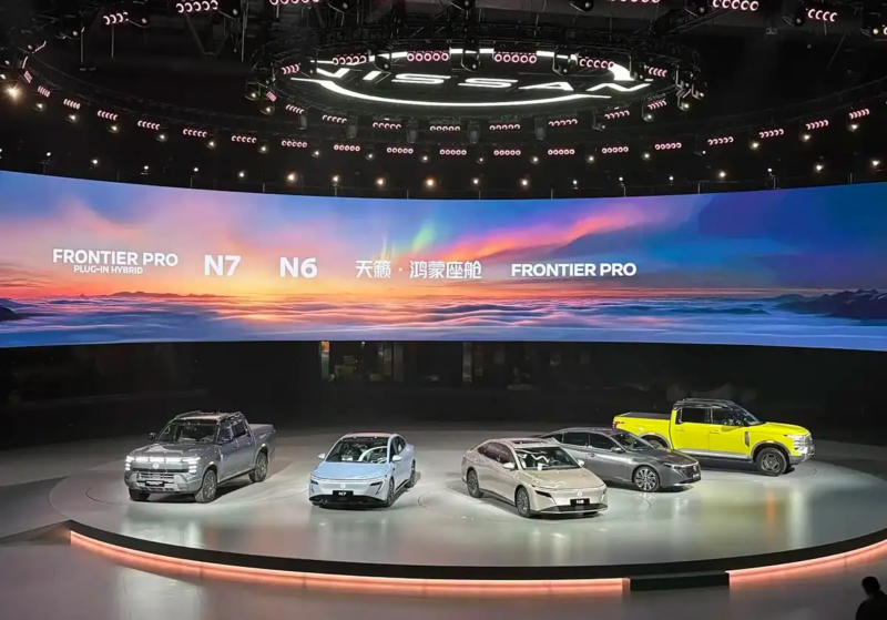 В Китае: Nissan Teana становится первым в мире автомобилем с двигателем внутреннего сгорания, оснащенным кокпитом на базе Huawei HarmonyOS.