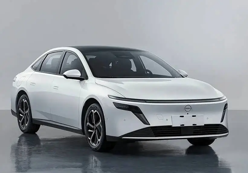 В Китае: Nissan Teana становится первым в мире автомобилем с двигателем внутреннего сгорания, оснащенным кокпитом на базе Huawei HarmonyOS.
