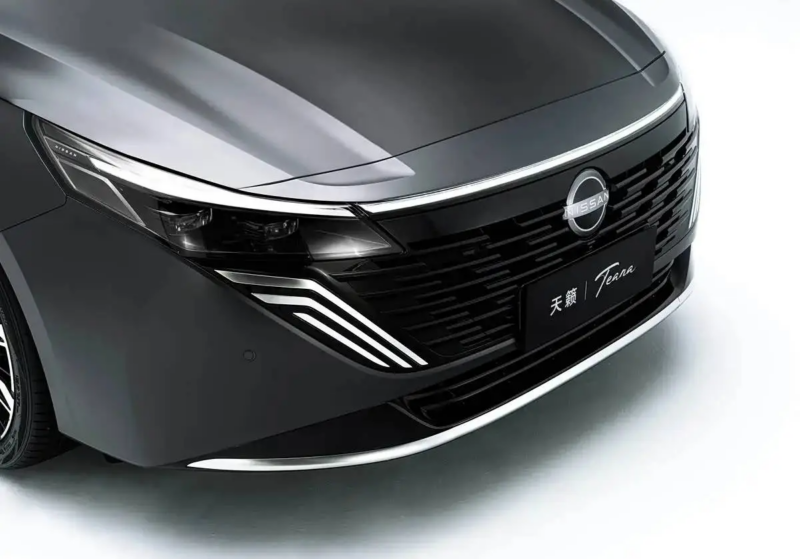 В Китае: Nissan Teana становится первым в мире автомобилем с двигателем внутреннего сгорания, оснащенным кокпитом на базе Huawei HarmonyOS.