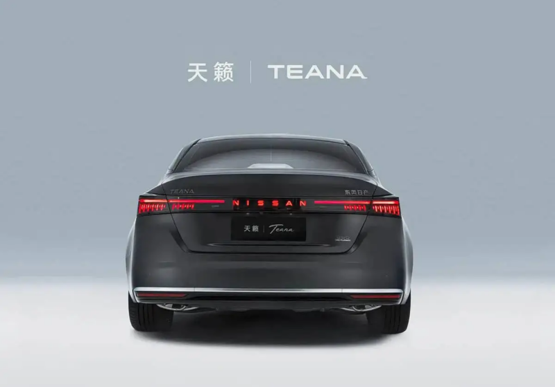 В Китае: Nissan Teana становится первым в мире автомобилем с двигателем внутреннего сгорания, оснащенным кокпитом на базе Huawei HarmonyOS.
