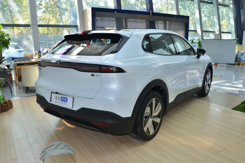 В Китае Changan выпустила электрическую версию Deepal S05 520 Lite за 16 400 долларов США