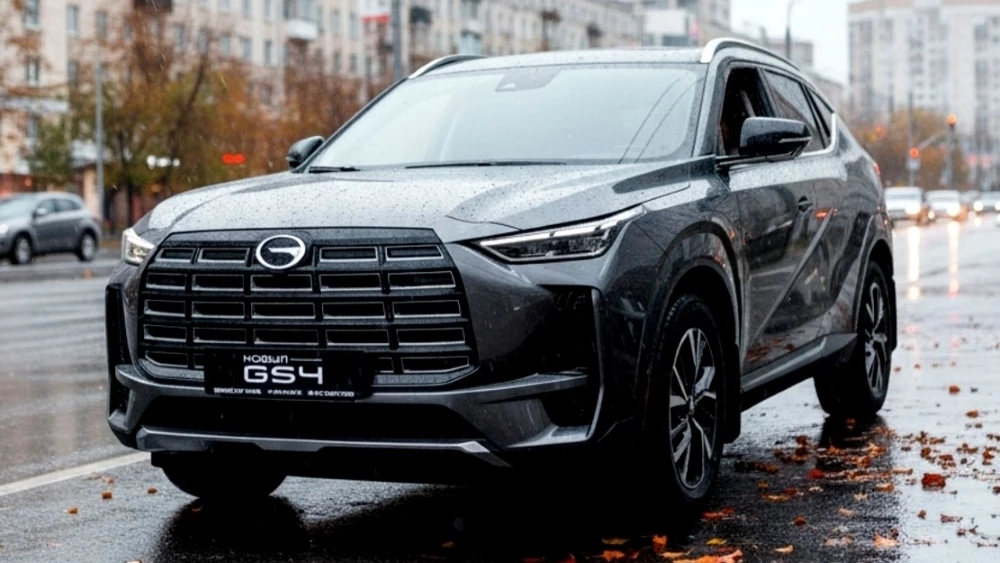 Полноприводный кроссовер GAC GS4 AWD сбоку спереди в динамике у дилера Бизнес Кар