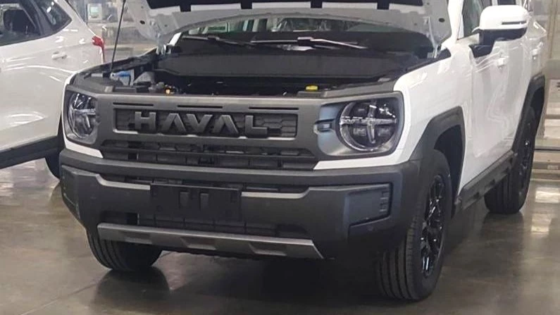 Обновленный кроссовер Haval H3 спереди решетка радиатора рестайлинг