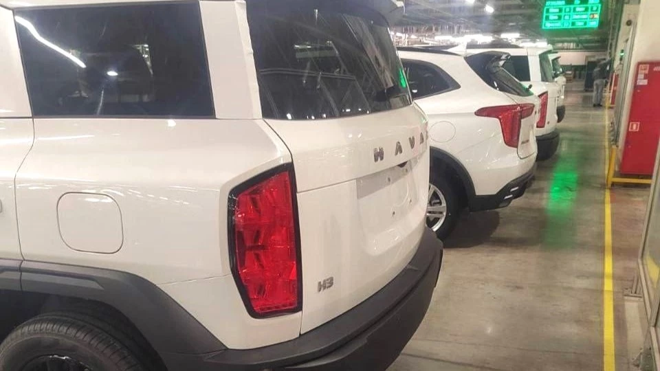 Обновленный кроссовер Haval H3 сзади стеклоочиститель рестайлинг