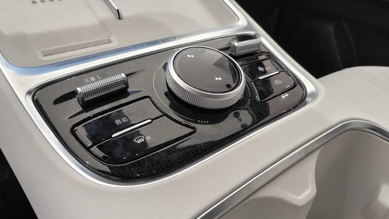 В Китае: Geely Starray EM-i начинает производство в Индонезии для глобальных рынков.