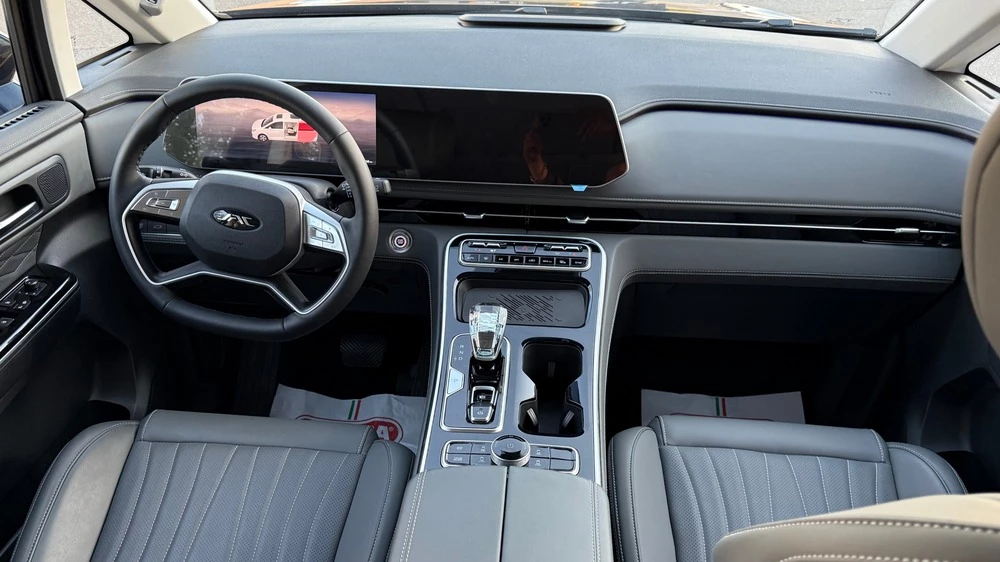 Минивэн JAC RF8 в Казахстане презентация салон интерьер