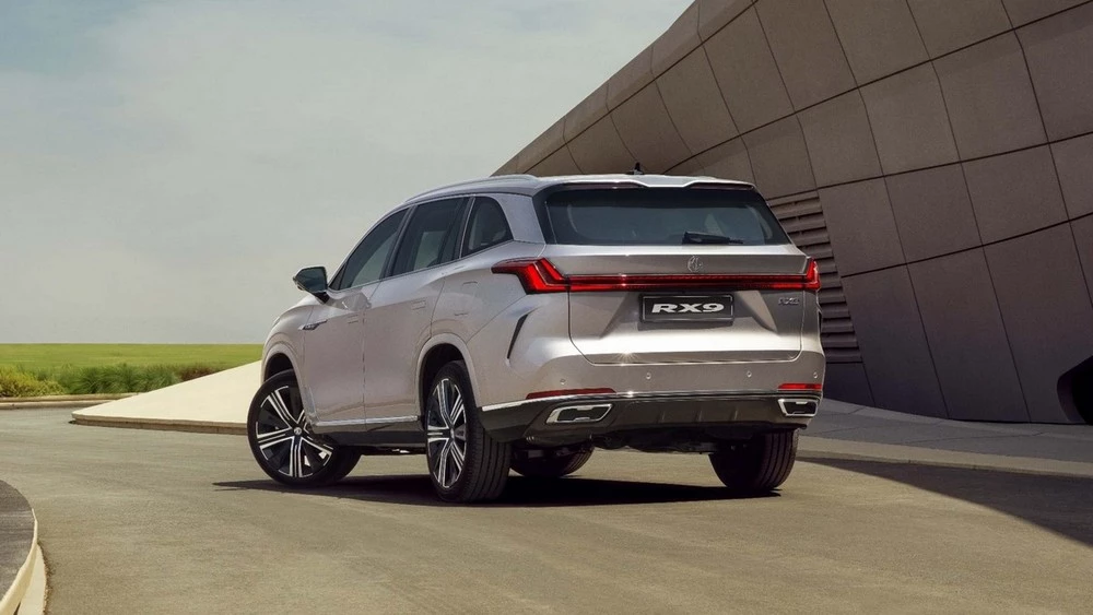 Кроссовер MG RX9 сбоку сзади