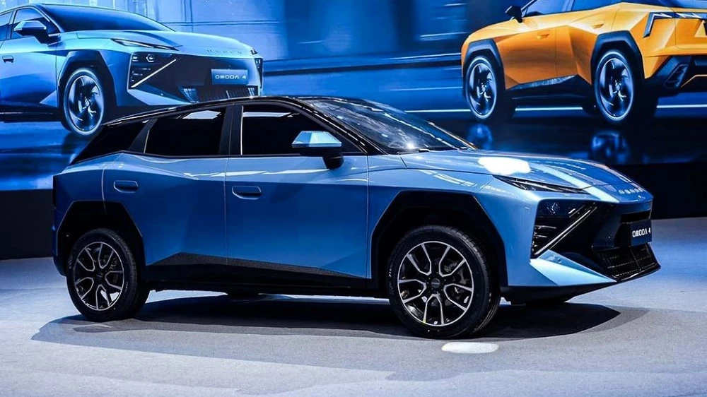 кроссовер Omoda C4 презентация сбоку