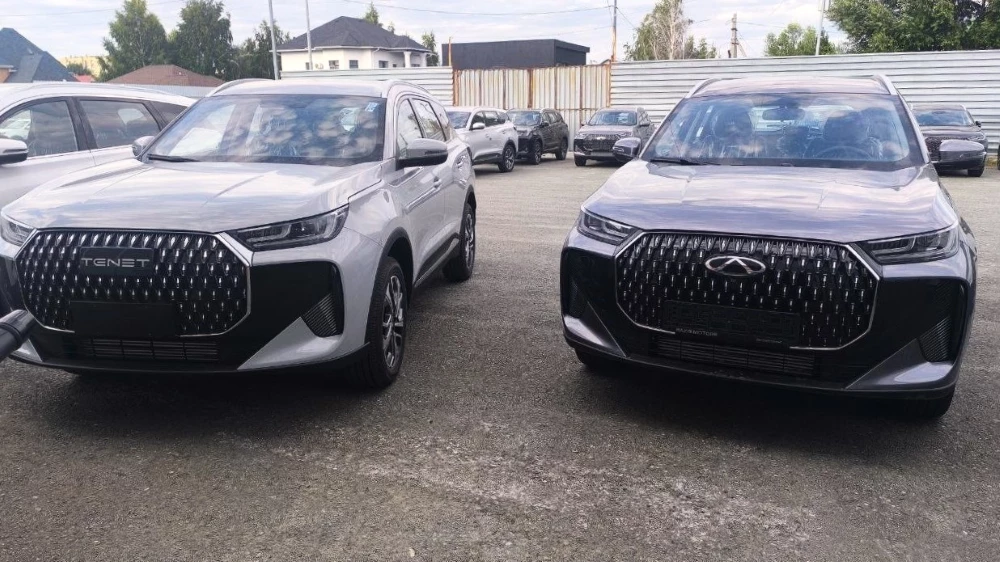 Chery Tiggo 7L Tenet T7 спереди рядом оба сравнение