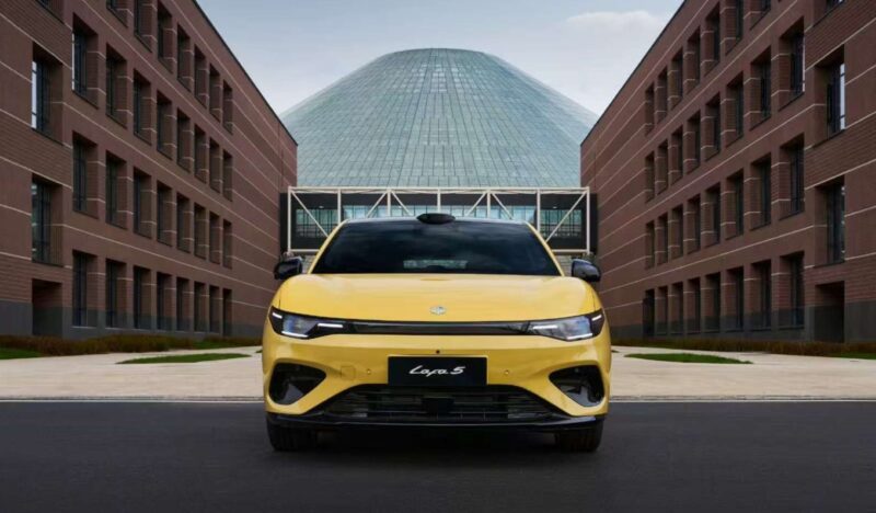 В Китае раскрыли интерьер электрического хэтчбека Leapmotor B05 перед его запуском.