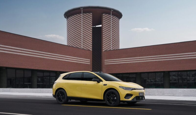В Китае раскрыли интерьер электрического хэтчбека Leapmotor B05 перед его запуском.