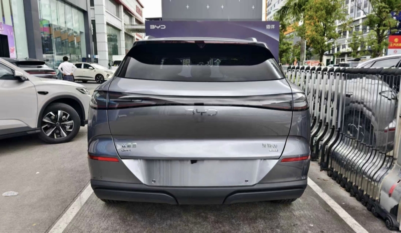 В Китае провели большой тест-драйв кроссовера BYD Sealion 06, семейный просторный автомобиль с современным дизайном