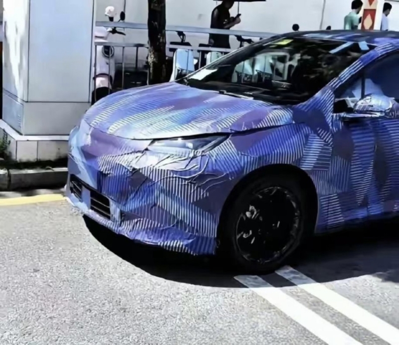 В Китае появились шпионские фото нового BYD Dolphin 2026 года, вероятно он получит больший запас хода и задний привод.