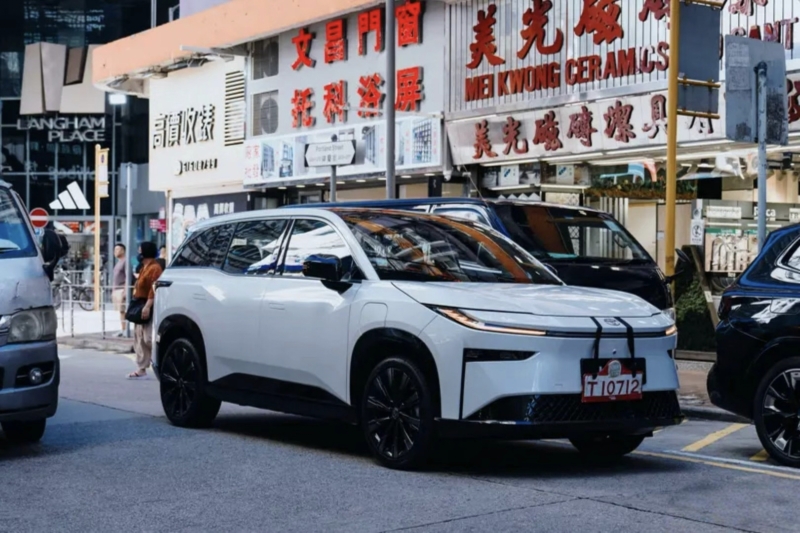 Новый электрокроссовер Toyota bZ3X стартовал в Гонконге по цене ,500, став самой доступной моделью марки.