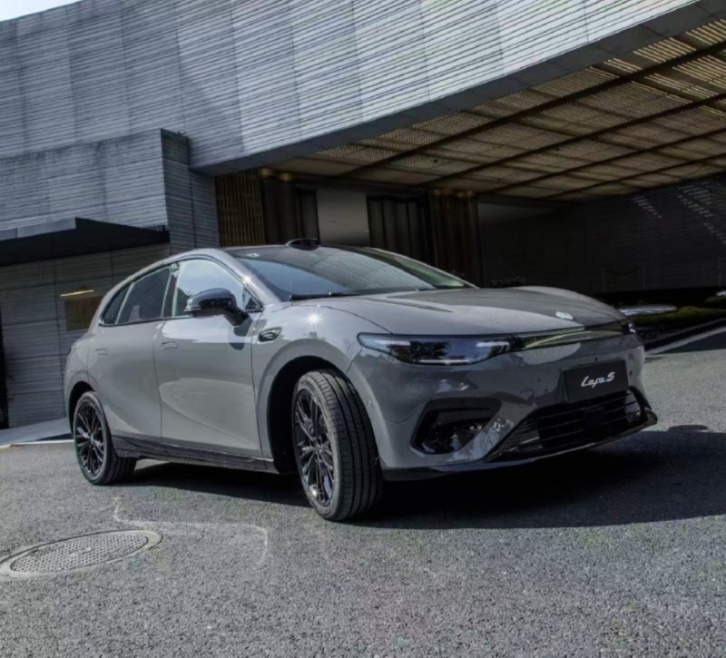 В Китае стартовали продажи электрохэтчбека Leapmotor B05 по цене от 13 100 долларов, намекая на будущий экспорт GLOBAL.