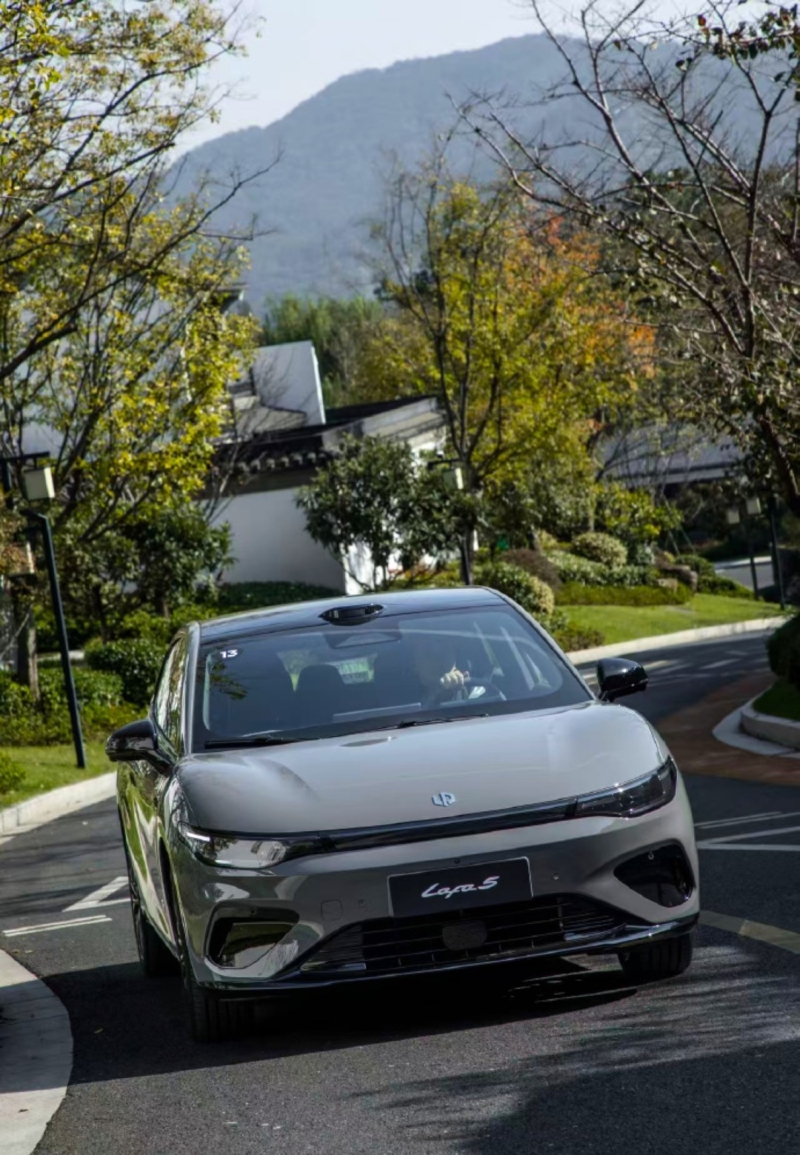 В Китае стартовали продажи электрохэтчбека Leapmotor B05 по цене от 13 100 долларов, намекая на будущий экспорт GLOBAL.