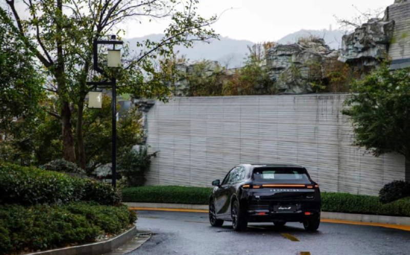 В Китае стартовали продажи электрохэтчбека Leapmotor B05 по цене от 13 100 долларов, намекая на будущий экспорт GLOBAL.