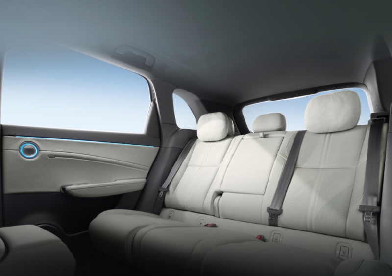 В Китае Hongqi HS6 установил мировой рекорд Гиннесса в длительном пробеге на гибридном внедорожнике.