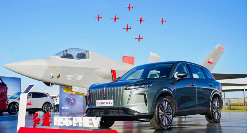 В Китае Hongqi HS6 установил мировой рекорд Гиннесса в длительном пробеге на гибридном внедорожнике.